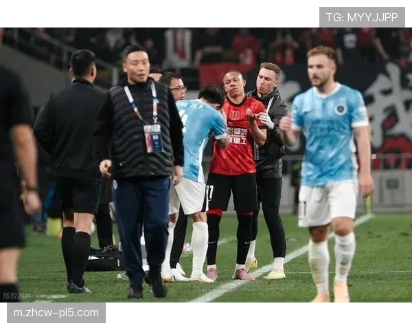 深圳新鹏城阿代米闪击破门难掩整体低迷 陈涛技术流中场传导遭遇高压崩盘